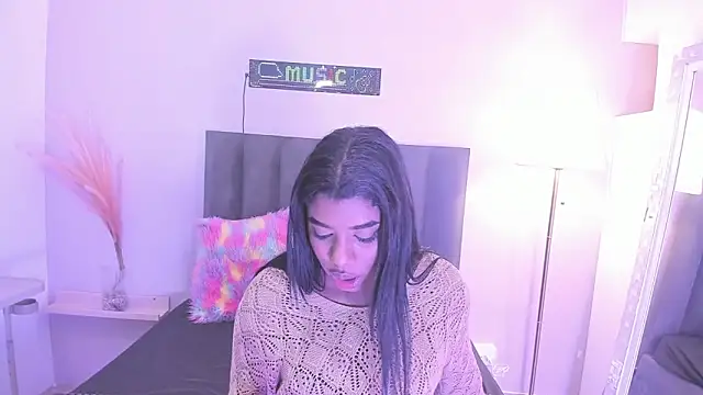 KendraChavez  online show from February 12, 9:32 pm