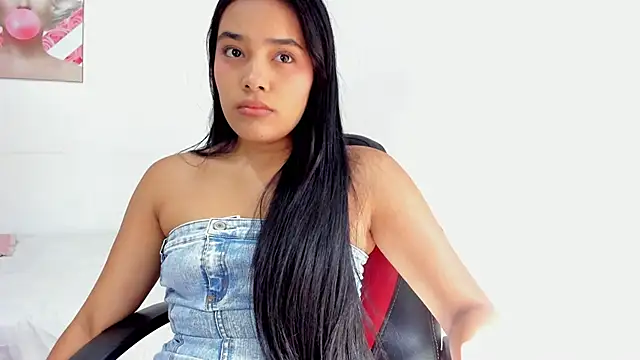Snapshot of valeria_millers chatting on May 5, 2:25 pm valeria millers online show from May 5, 2:25 pm