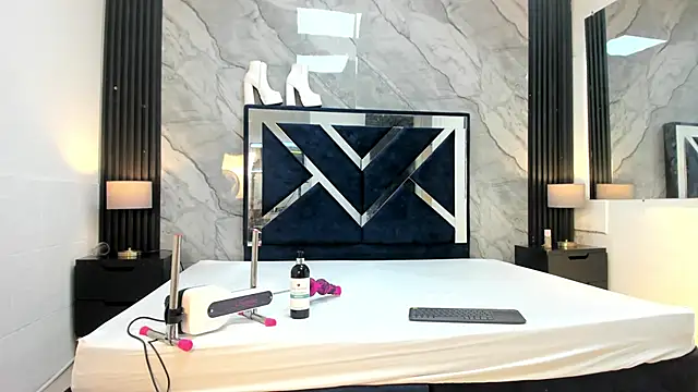 VioletRose as online show from April 30, 7:53 pm