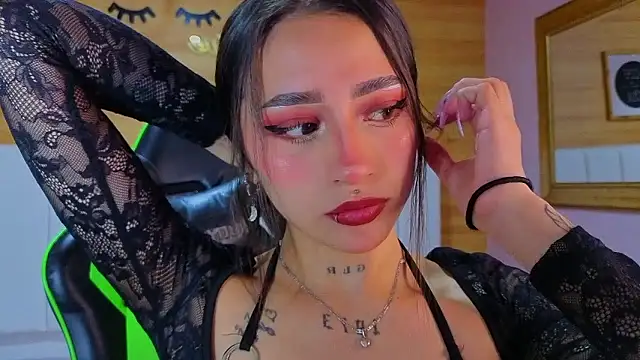 Abril Velvet a  online show from January 8, 12:40 pm