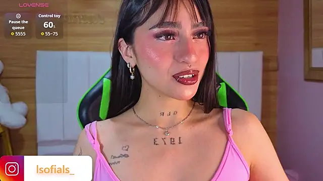 Abril Velvet a  online show from February 18, 7:43 pm