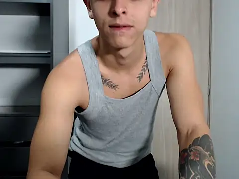 DOMINIC ZETA online show from February 8, 3:43 am