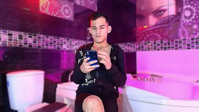 Snapshot of alessandro_musk chatting on January 17, 2:05 am alessandro musk online show from January 17, 2:05 am