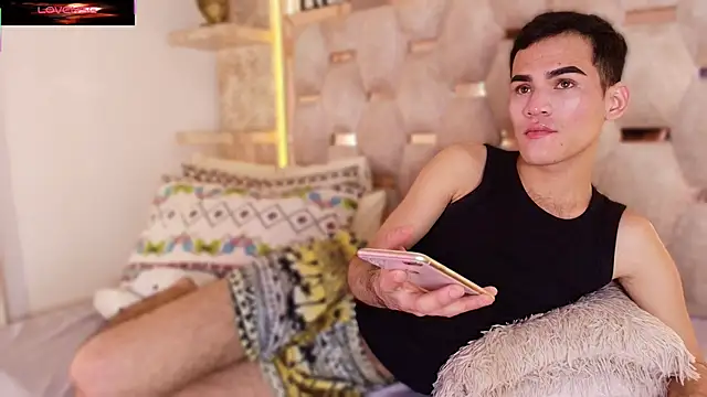 Snapshot of alessandro_musk chatting on February 5, 8:30 am alessandro musk online show from February 5, 8:30 am