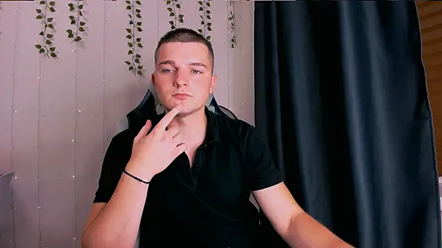 Snapshot of Your_Claddagh chatting on September 22, 7:05 pm Your Claddagh online show from September 22, 7:05 pm