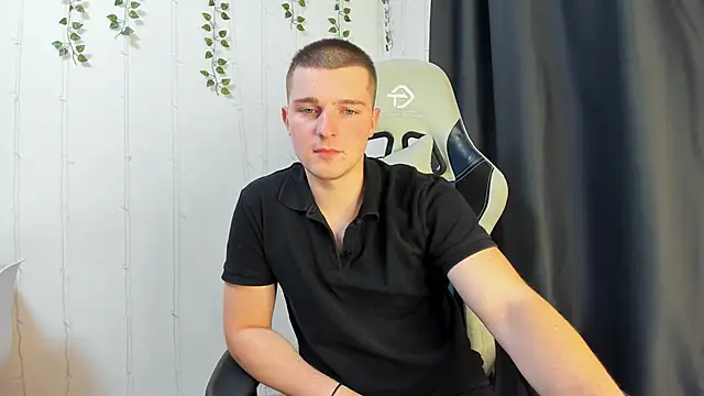 Snapshot of Your_Claddagh chatting on September 27, 8:03 pm Your Claddagh online show from September 27, 8:03 pm