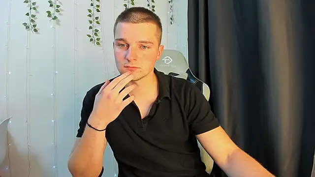 Snapshot of Your_Claddagh chatting on September 28, 6:02 pm Your Claddagh online show from September 28, 6:02 pm