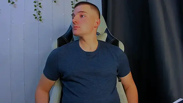 Snapshot of Your_Claddagh chatting on October 17, 7:49 pm Your Claddagh online show from October 17, 7:49 pm