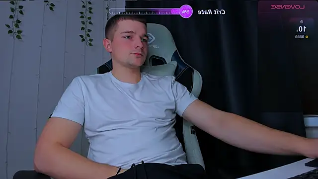 Snapshot of Your_Claddagh chatting on November 3, 5:47 pm Your Claddagh online show from November 3, 5:47 pm