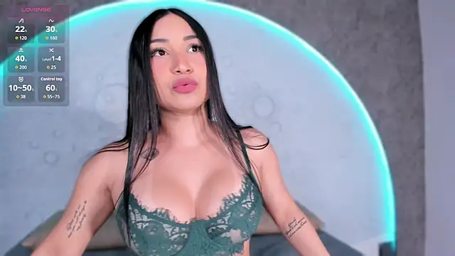 ReinaChloe online show from September 30, 4:56 pm