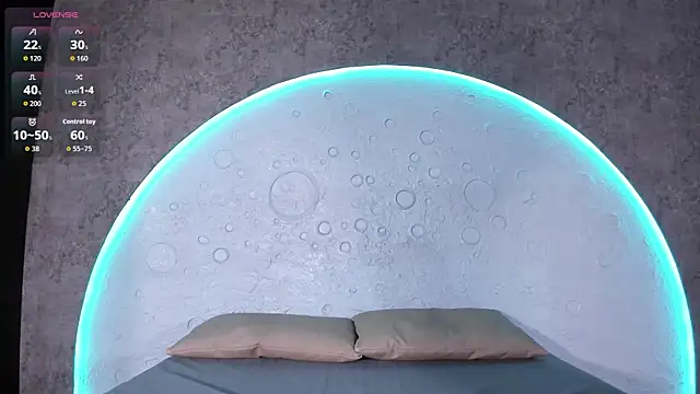 ReinaChloe online show from October 18, 4:41 pm