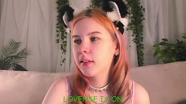 Snapshot of ElizSpieth chatting on October 13, 1:05 am ElizSpieth online show from October 13, 1:05 am