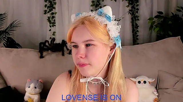 Snapshot of ElizSpieth chatting on October 17, 1:42 am ElizSpieth online show from October 17, 1:42 am