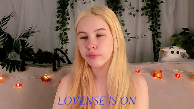 Snapshot of ElizSpieth chatting on October 20, 1:06 am ElizSpieth online show from October 20, 1:06 am