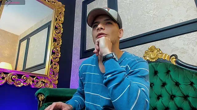 Snapshot of AlessandroKiing chatting on September 9, 1:54 pm AlessandroKiing online show from September 9, 1:54 pm