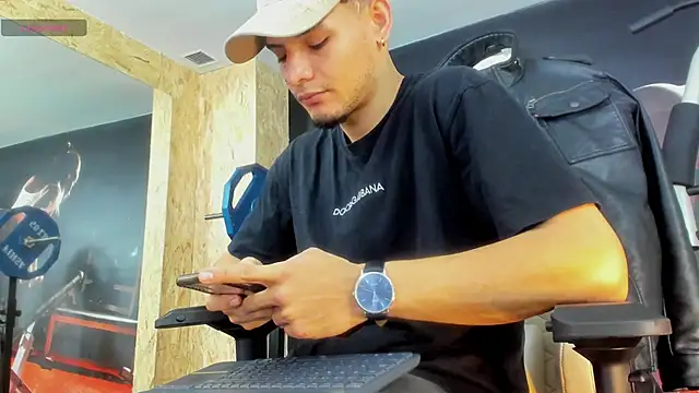 Snapshot of AlessandroKiing chatting on September 16, 4:19 pm AlessandroKiing online show from September 16, 4:19 pm