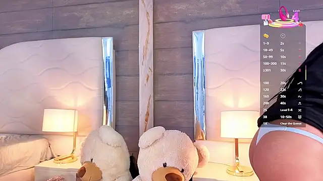 Snapshot of MeganAdamms chatting on October 2, 11:50 am MeganAdamms online show from October 2, 11:50 am