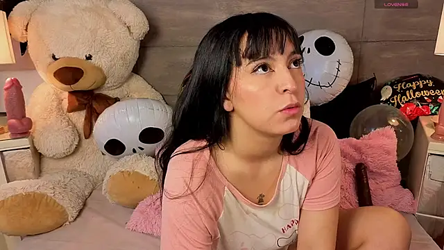 Snapshot of MeganAdamms chatting on October 17, 12:30 pm MeganAdamms online show from October 17, 12:30 pm