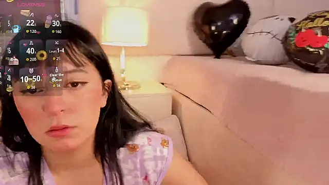 Snapshot of MeganAdamms chatting on October 22, 11:43 am MeganAdamms online show from October 22, 11:43 am