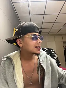 Snapshot of calidad_100 chatting on February 14, 12:51 am calidad 100 online show from February 14, 12:51 am