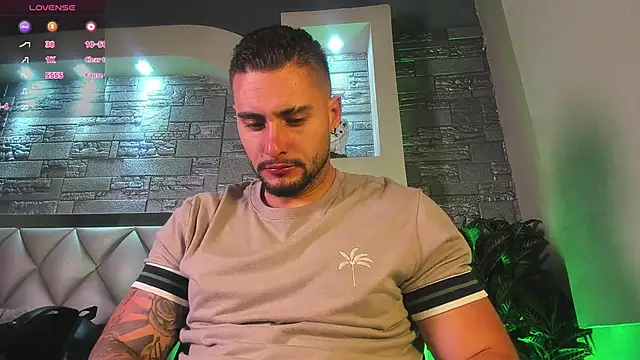 Snapshot of dominic_de_luca chatting on October 6, 3:04 am dominic de luca online show from October 6, 3:04 am