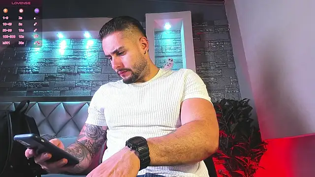 Snapshot of dominic_de_luca chatting on October 8, 3:37 am dominic de luca online show from October 8, 3:37 am