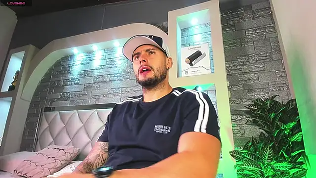 Snapshot of dominic_de_luca chatting on October 10, 3:05 am dominic de luca online show from October 10, 3:05 am