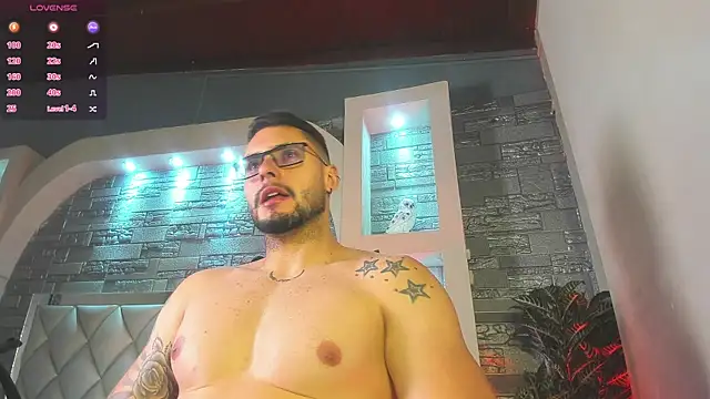 Snapshot of dominic_de_luca chatting on October 15, 5:18 am dominic de luca online show from October 15, 5:18 am