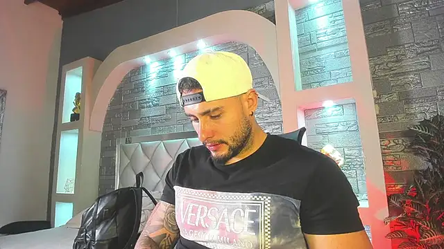 Snapshot of dominic_de_luca chatting on October 16, 3:51 am dominic de luca online show from October 16, 3:51 am