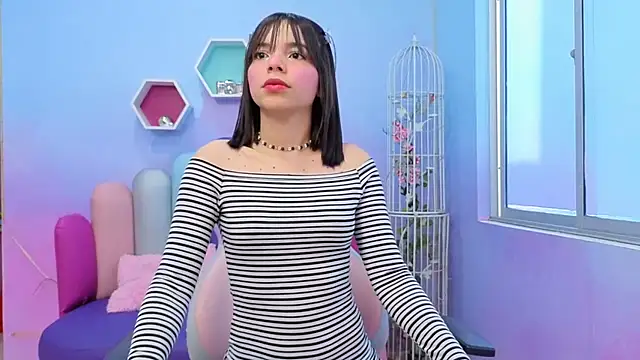 Issa Skinny  online show from October 2, 11:39 am