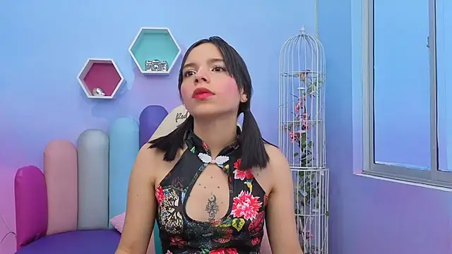 Issa Skinny  online show from November 2, 11:56 am