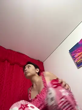 Snapshot of larsonbeverly chatting on February 13, 11:56 pm larsonbeverly online show from February 13, 11:56 pm