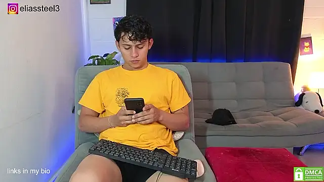 Snapshot of elias_steel1 chatting on March 27, 1:22 pm elias steel1 online show from March 27, 1:22 pm