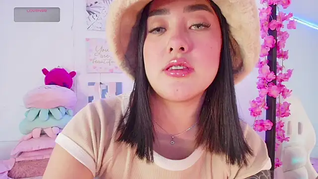 Snapshot of justonecute chatting on September 15, 11:49 pm justonecute online show from September 15, 11:49 pm