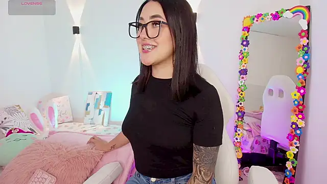 Snapshot of justonecute chatting on October 2, 10:50 pm justonecute online show from October 2, 10:50 pm