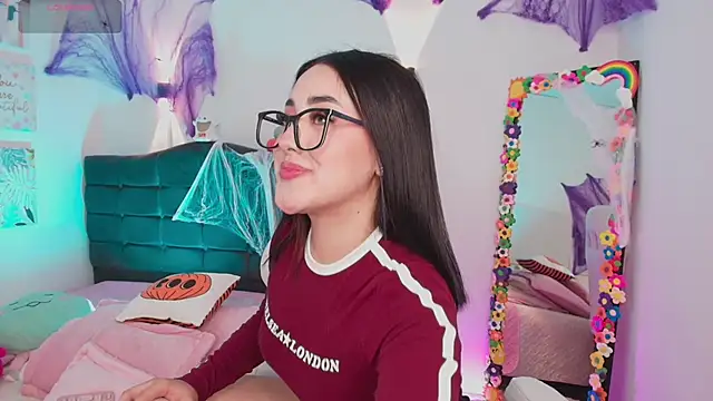 Snapshot of justonecute chatting on October 17, 10:56 pm justonecute online show from October 17, 10:56 pm