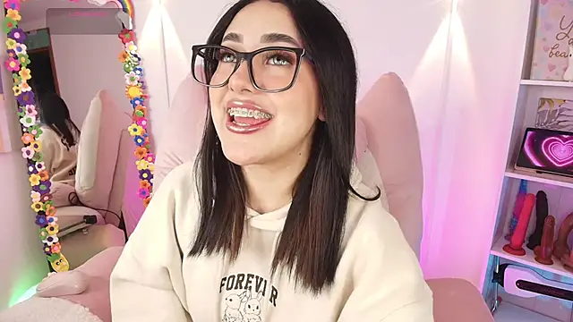 Snapshot of justonecute chatting on January 7, 11:51 pm justonecute online show from January 7, 11:51 pm