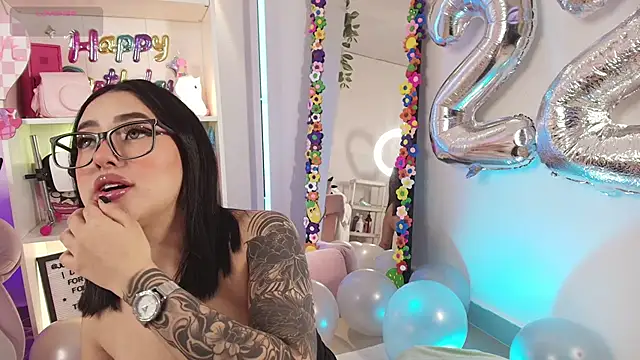justonecute online show from May 8, 3:01 am
