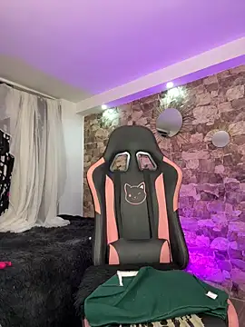 samiacooper25 online show from March 1, 9:55 am