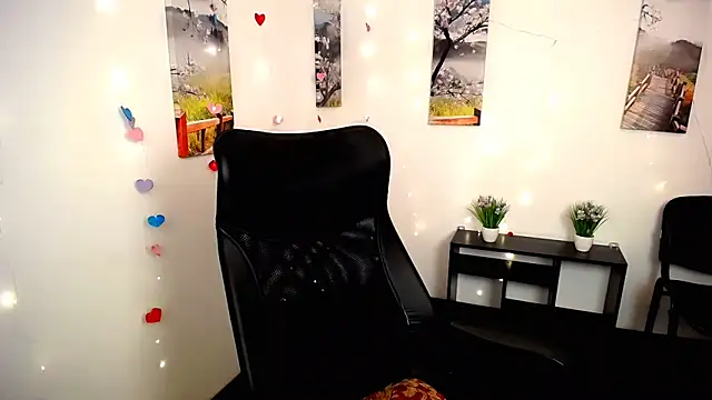 PeppyMia online show from November 4, 7:29 am