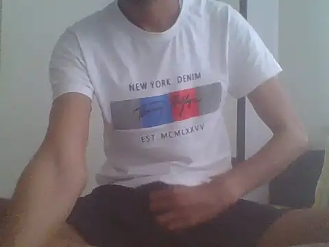 Snapshot of fckboy987 chatting on March 29, 11:32 am fckboy987 online show from March 29, 11:32 am