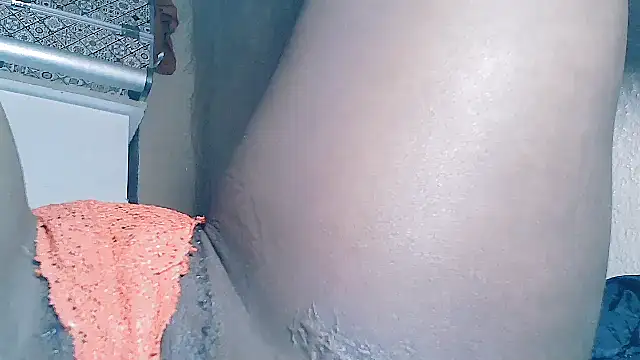 Snapshot of Chloe2001 chatting on September 17, 10:44 pm Chloe2001 online show from September 17, 10:44 pm