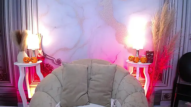 MilkyLally online show from October 28, 12:09 pm