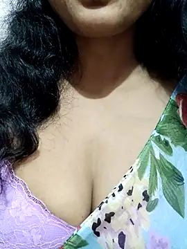 Snapshot of spicysuhana chatting on February 17, 2:52 am spicysuhana online show from February 17, 2:52 am