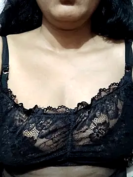 Snapshot of spicysuhana chatting on February 23, 5:43 pm spicysuhana online show from February 23, 5:43 pm