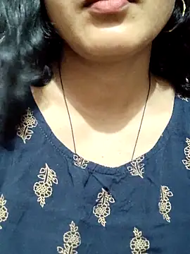Snapshot of spicysuhana chatting on April 19, 12:33 am spicysuhana online show from April 19, 12:33 am