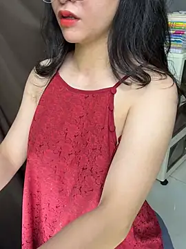 Snapshot of Voyerra_g chatting on April 12, 1:10 am Voyerra g online show from April 12, 1:10 am