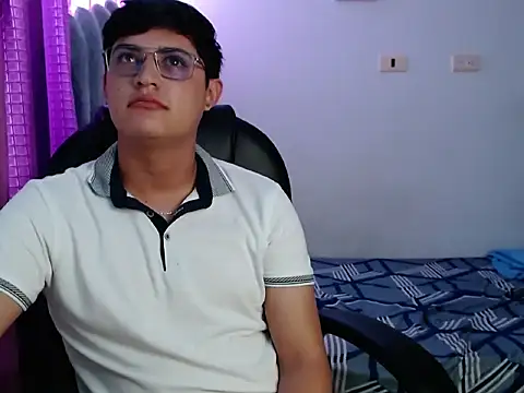 yesitwink  online show from October 23, 8:40 pm