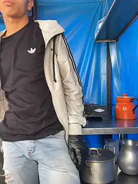 Snapshot of diegoand0911 chatting on March 30, 2:40 pm diegoand0911 online show from March 30, 2:40 pm