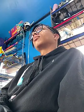 Snapshot of diegoand0911 chatting on March 31, 1:44 pm diegoand0911 online show from March 31, 1:44 pm